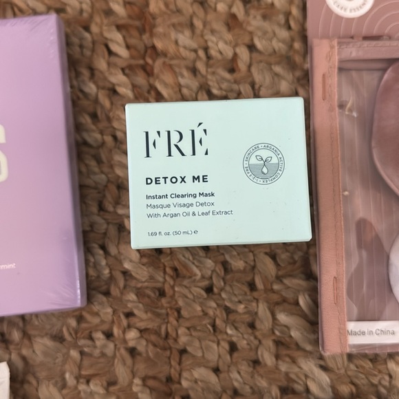 NWT BEAUTY BUNDLE FRE SKINCARE LAPCOS FACE MASKS SHOWER STEAMERS DEW CARE BUNDLE - Picture 2 of 13